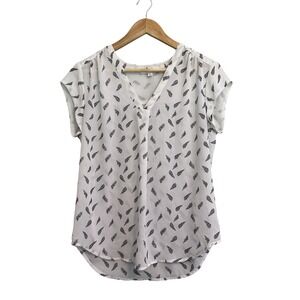 Fun2Fun Blouse Women's‎ Small White Cream Wheat Short Sleeve V-Neck Top